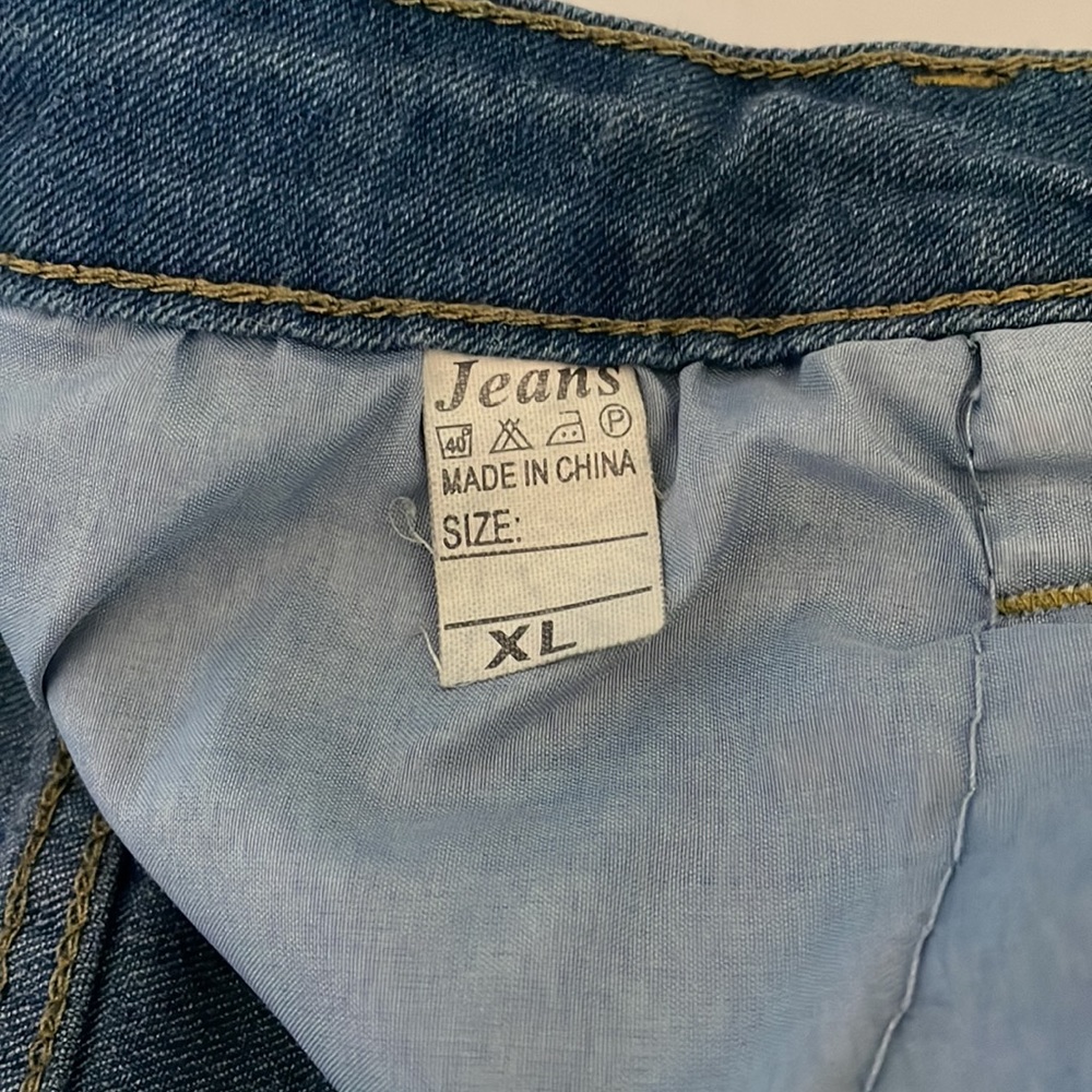 Jeans Woman’s Cutely Distressed Shorts Sz XL - Picture 3 of 8